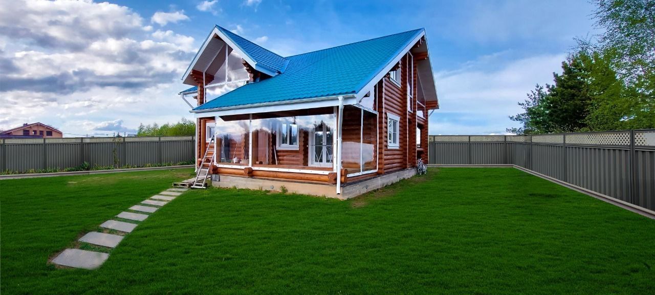 Мягкие окна на веранде загородного дома в Липках